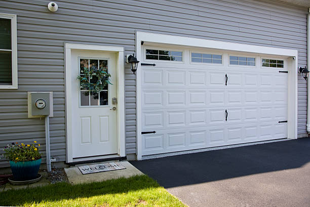 24/7 Emergency Garage Door Panel Replacement experts in Manteno, IL